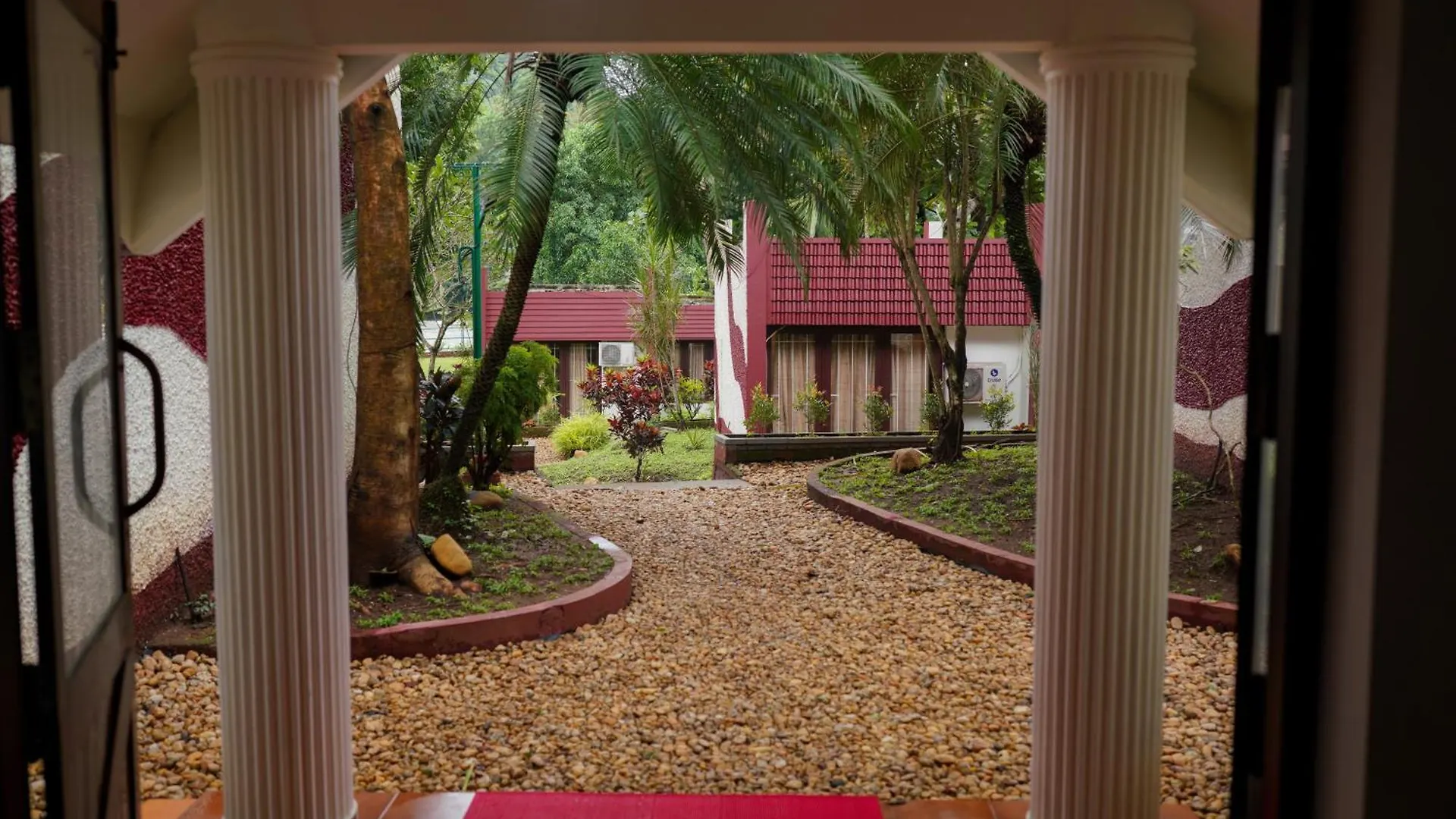 Riverok Resorts Athirappilly 0*,